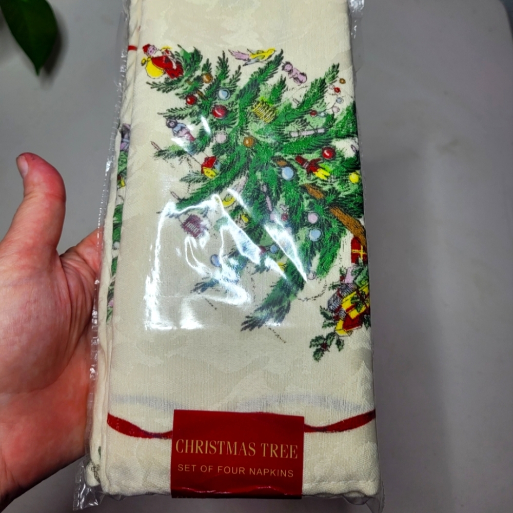 Spode new Christmas tree set of 4 napkins